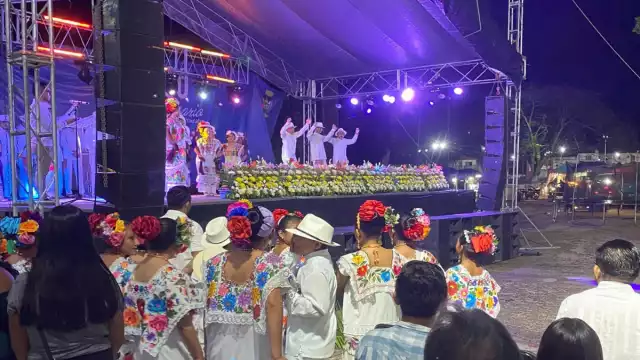 Gente de poblados cercanos llegaron a unirse a los festejos que culimaron con una Regia Vaquería