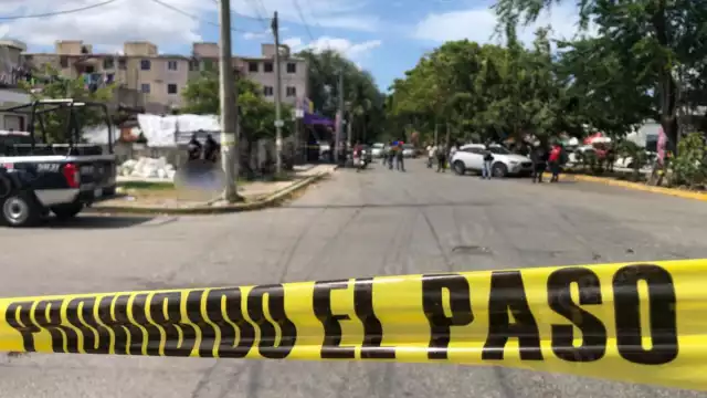 Elementos de la policía municipal y militares montaron un operativo de búsqueda y localización en los alrededores, pero no lograron ubicar a los responsables