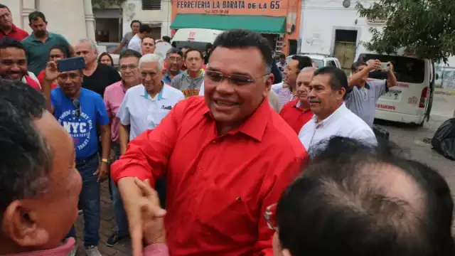 Fue este miércoles que Rolando Zapata se registró como aspirante al Senado por el PRI