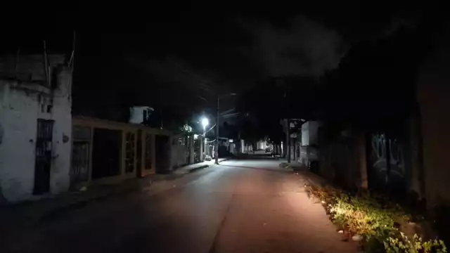 Miles de habitantes son afectados en su seguridad y calidad de vida por la falta de luminarias.