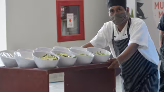 Señalan que hay un déficit de entre un 5 y un 15 % en el personal de hospedaje, instando a la contratación constante para garantizar la operación. 
