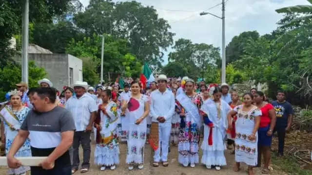 Los habitantes recorrieron las calles de la población invitando a los próximos festejos