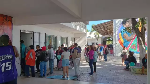 Los trabajadores del INE amablemente explicaron que su presencia en la comunidad es solamente para la entrega de micas