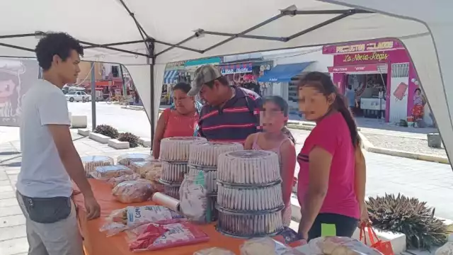 Comerciantes mostraron su enoja ante los vendedores ambulantes por no respetar los espacios