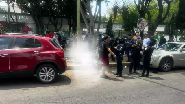 Autoridades de seguridad acordonaron el área en el Hospital General Balbuena