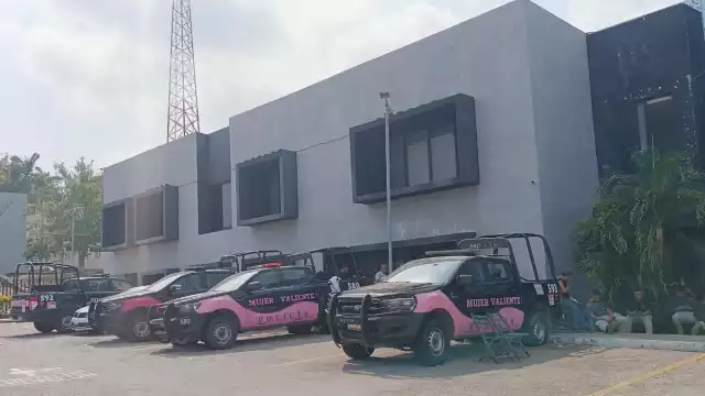 Su manifestación contra la secretaria Marcela Muñoz Martínez lleva 12 días