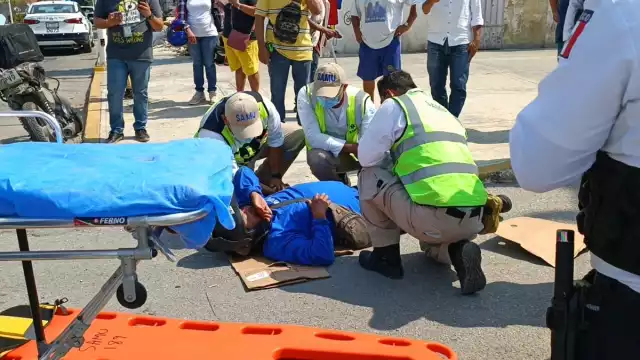 Paramédicos del Sistema de Atención Médica de Urgencias auxiliaron al lesionado