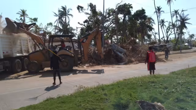 Diferentes dependencias del Gobierno Federal continúan brindado apoyo en los trabajos de recuperación en Acapulco.