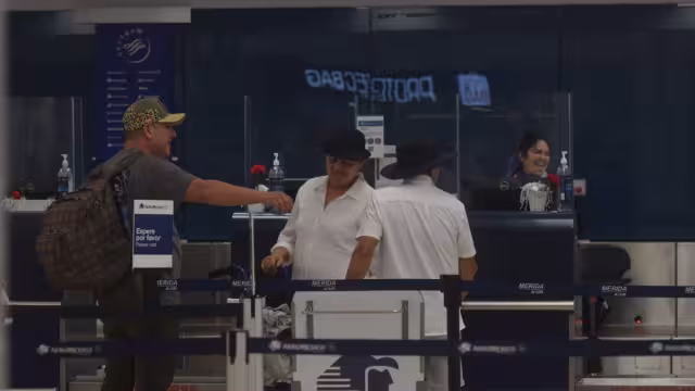 La persona que les 'pago' el vuelo aceptó más tarde que la tarjeta fue rechazada