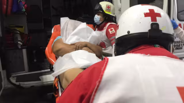 La mujer intentó del asalto huir a bordo de una motocicleta