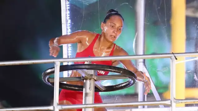 Una mujer se quedó con la camiseta dorada y los beneficios este lunes 16 de enero en Exatlón México