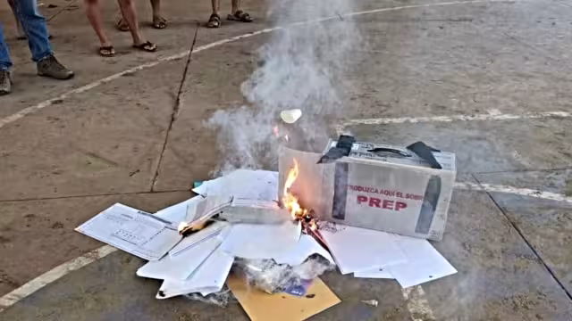 De los 32 ayuntamientos donde habrá elecciones este domingo, 12 de ellos son considerados de alto riesgo. Foto: Twitter @LaTintaOax