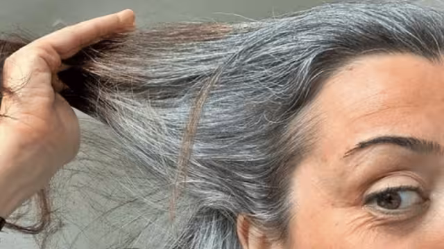 Factores genéticos, estrés, mala alimentación, enfermedades crónicas, tabaquismo e higiene inadecuada pueden acelerar la aparición de las canas a temprana edad. Foto: Especial
