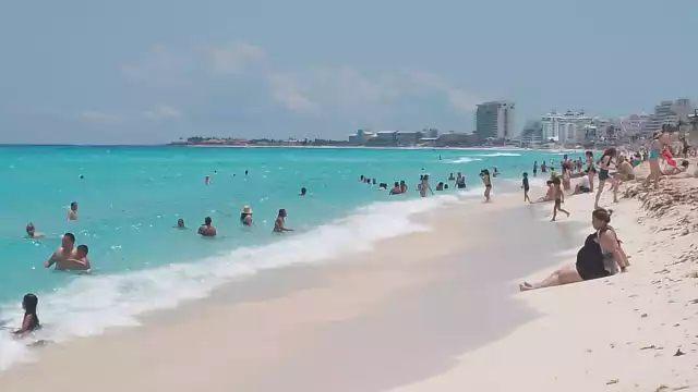Poca afluencia de personas fue la que se registró en los diferentes arenales de la Zona Hotelera de Cancún