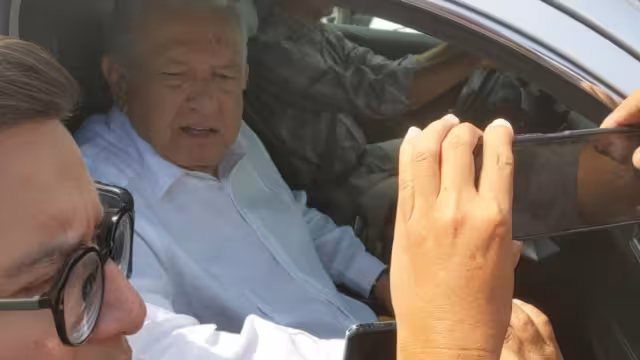 Un grupo de más de 20 personas oriundas de Mahahual acudieron al hotel habitual en la ciudad para pedir el apoyo del presidente López Obrador