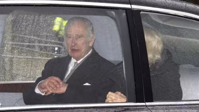 Este martes el Rey Carlos III regresó a Londres para su tratamiento contra el cáncer que se le diagnosticó a principios de este mes de febrero