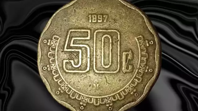 Pareciera una moneda normal de 50 centavos, pero cuenta con un fallo en su composición