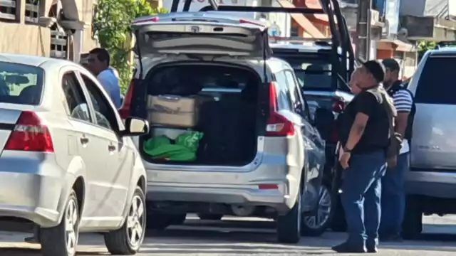 Agentes de la FGE catean viviendas en Cozumel