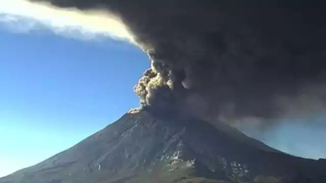 Así lucen las fumarolas del volcán Popocatépetl