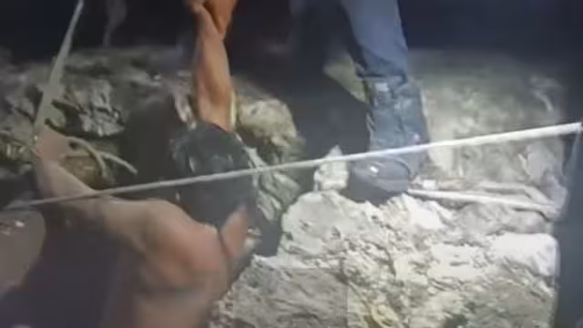 Bomberos lograron sacar al hombre del pozo en Valladolid