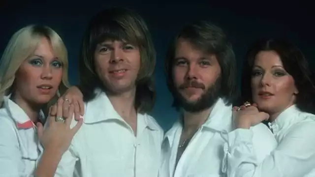 Cuarenta años después de su último álbum de estudio, la legendaria banda de pop sueca ABBA anunció este jueves su retorno. Foto: Twitter @ABBA