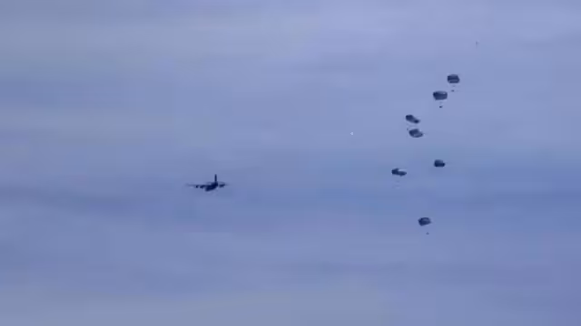 Estados Unidos completó su primer lanzamiento aéreo de ayuda humanitaria en Gaza