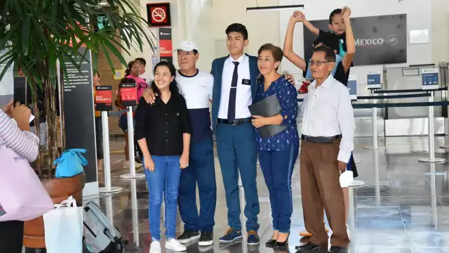Misioneros y sus familiares abarrotan el Aeropuerto de Campeche