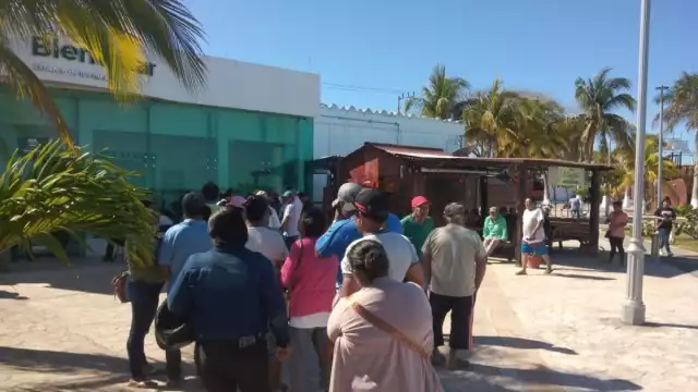 Los pescadores se han visto afectados con los frentes fríos, ya que les han impedido trabajar