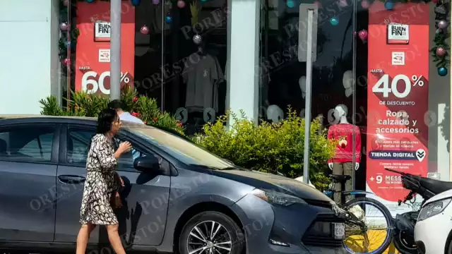 Bandera oficial del Operativo Buen Fin 2025 en Plaza Zentralia, Ciudad del Carmen