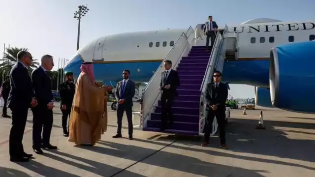 El secretario de Estado de Estados Unidos, Antony Blinken, llegó a Arabia Saudita y emprendió una gira por Medio Oriente para tratar de asegurar un alto el fuego en la guerra de Gaza