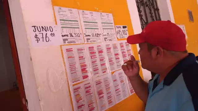 Los vecinos que no pagan el servicio se les a cortado el agua, pero van a quejarse por quitarles su derecho