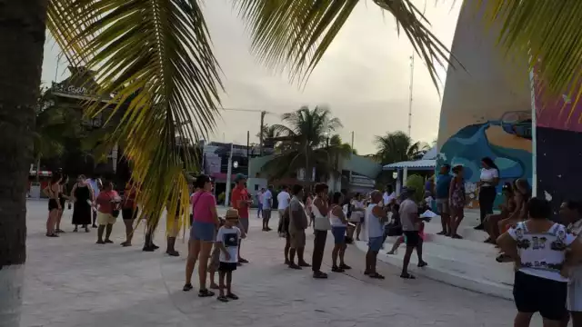 Los empleados de la CFE fueron confrontados por habitantes de la Isla