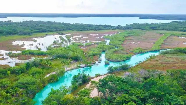 Chac es un canal de agua que parte de la ciudad de Chetumal, de Norte a Sur y que conecta a la laguna de Bacalar con el Río Hondo