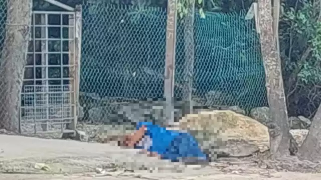 El cuerpo quedó tendido afuera de una tienda de abarrotes