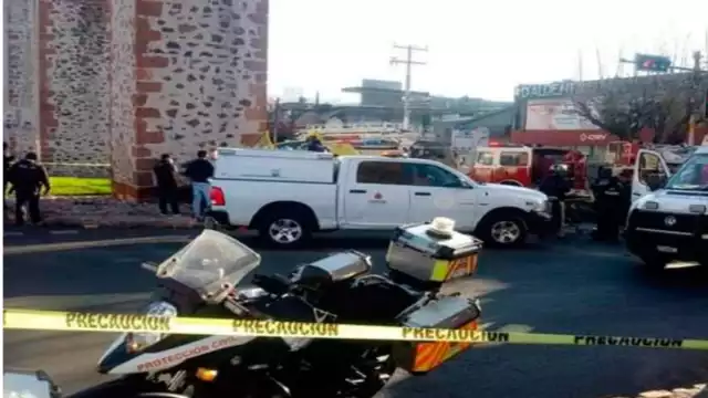 Un accidente de tránsito en Querétaro en el que se vieron involucrados un automóvil particular y un taxi dejó a una mujer muerta y cinco personas lesionadas