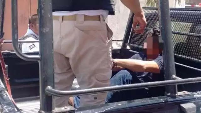 El hombre fue detenido y puesto a disposición de la FGE