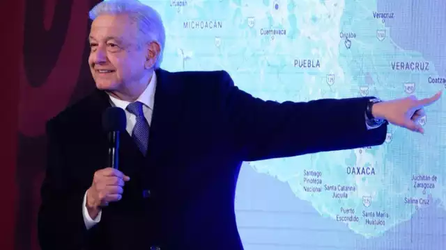 Andrés Manuel López Obrador señaló que la rehabilitación de las carretras del sureste, quedará a cargo de los ingenieros de la Sedena