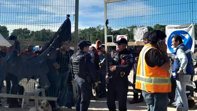 En la bodega cerraron las puertas para impedir la salida de maquinaria que se utiliza para los trabajos del Tren Maya
