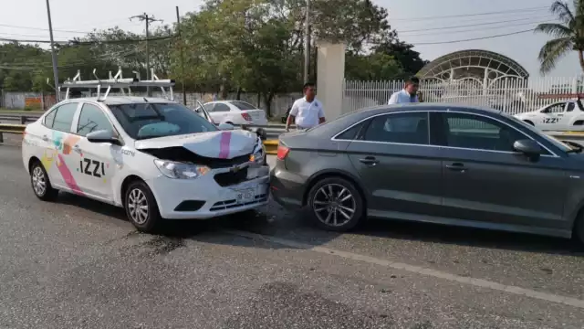 El fuerte choque ocurrió cerca de las 10:10 horas, sobre la avenida Cuatro Carriles