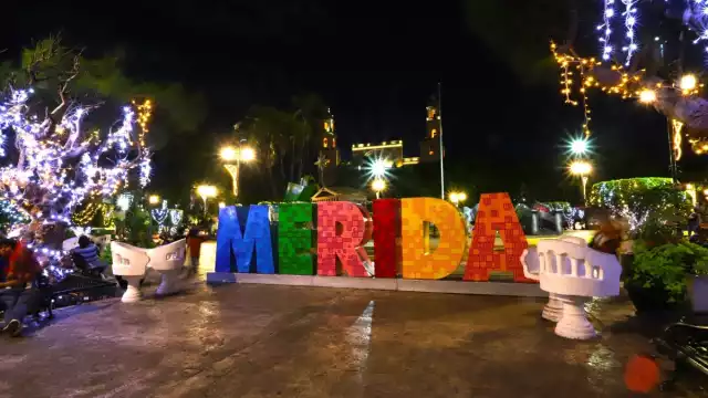 La ciudad de Mérida está llena de decoración navideña