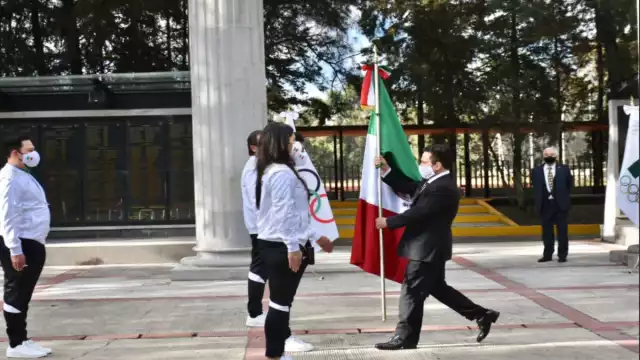 El primer vicepresidente del Comité Olímpico Mexicano, Daniel Aceves Villagrán, abanderó a la Delegación Mexicana que participará en los Juegos Olímpicos de Invierno de Beijing