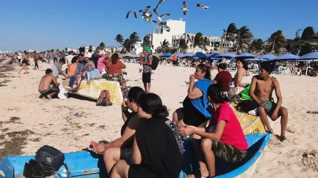 Familias acudieron a los arenales para disfrutar un día en familia