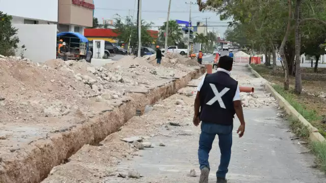 También en la calle hay un pozo de absorción a medias y todos los días brotan aguas negras