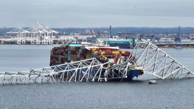 El puente Baltimore colapsó después del impacto del buque de carga Dali