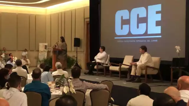 La seguridad y eficacia gubernamental son temas clave que expreso en la reunión