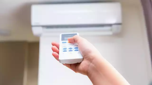 Se recomienda revisar constantemente el consumo de energía del aire acondicionado