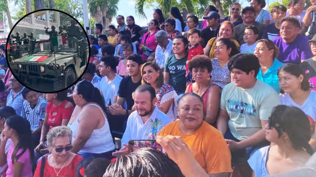 La Gobernadora decidió ver el desfile desde las gradas en los bajos del Palacio de Gobierno