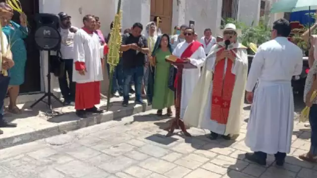 Feligreses acuden a las actividades religiosas