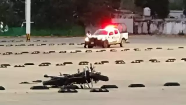 Las autoridades capturaron el arma luego de que derraparan y uno logró huir