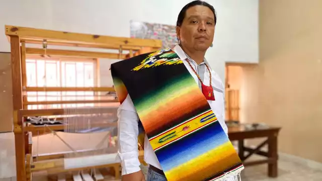 Artesano menciona que el interés por fabricar sarapes ha disminuido por la baja comercialización